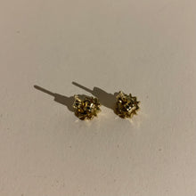 Load image into Gallery viewer, Pendientes flor