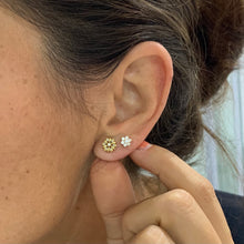 Load image into Gallery viewer, Pendientes flor